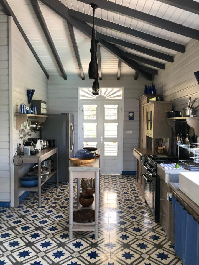 La Maison Bleue - Les Hauts De La Baie Terre-de-Bas Exteriör bild