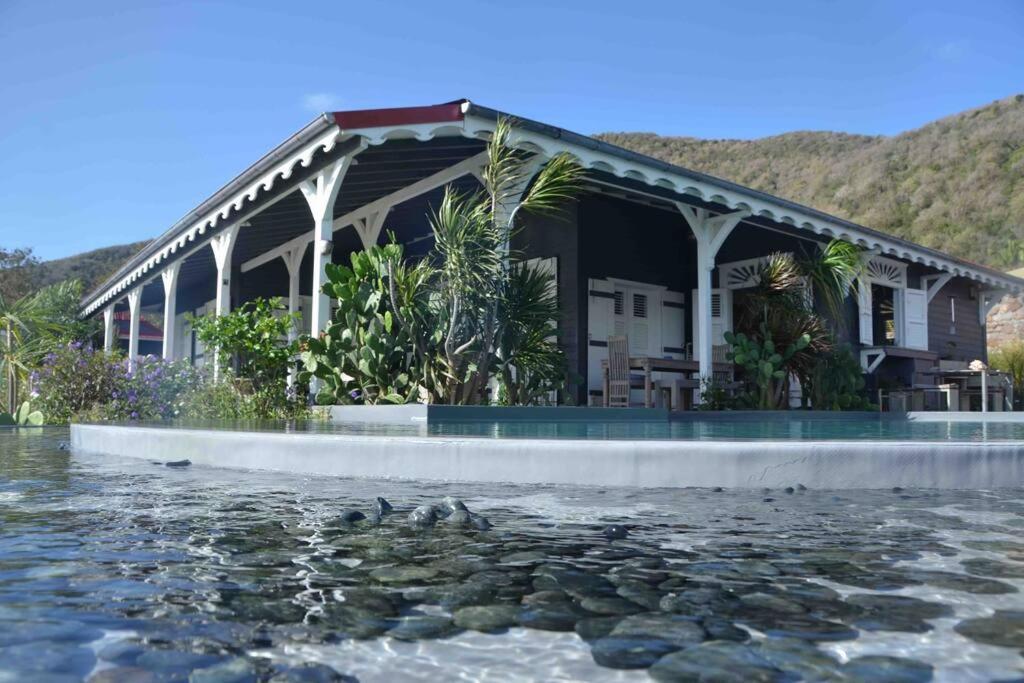 La Maison Bleue - Les Hauts De La Baie Terre-de-Bas Exteriör bild